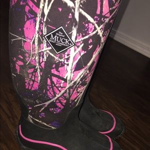 Pink Camo Muck Boots